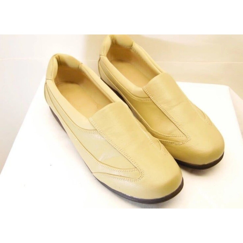 Women’s Wide Flats 8.5 W Tan Beige Slip On Memory Foam Comfort Shoes New